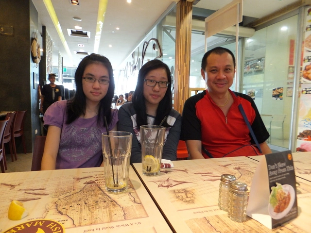 Singapore Physics Tutor with Distinction Students Wei Si and Jia Ling